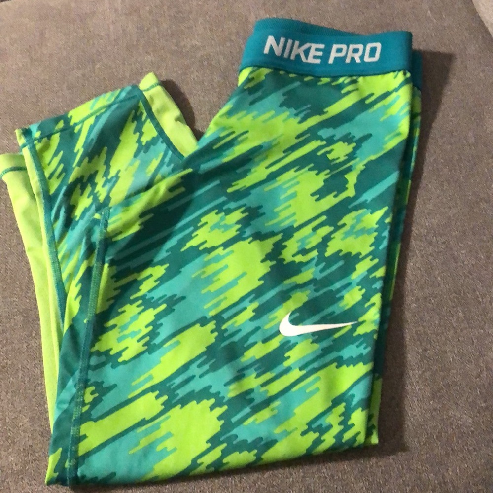 NIKE PRO GIRL XL GREEN ATHLETIC STRETCHY CAPRIS EUC